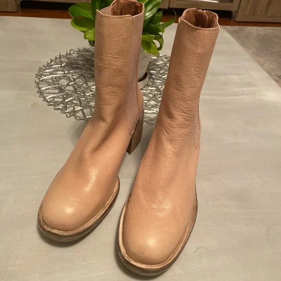 New Free People Essential Chelsea Boots Size 38.5 - Picture 10 of 14